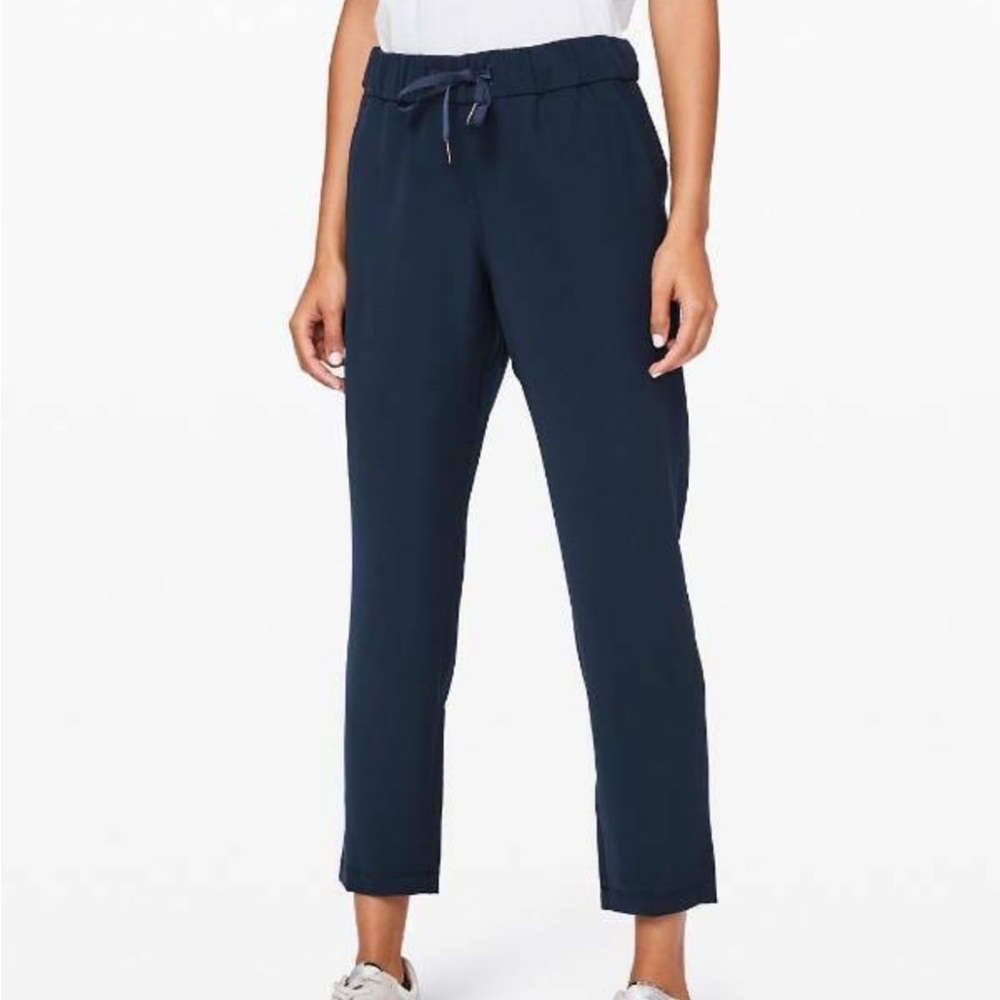 Lululemon On The Fly Pants in Navy size 2